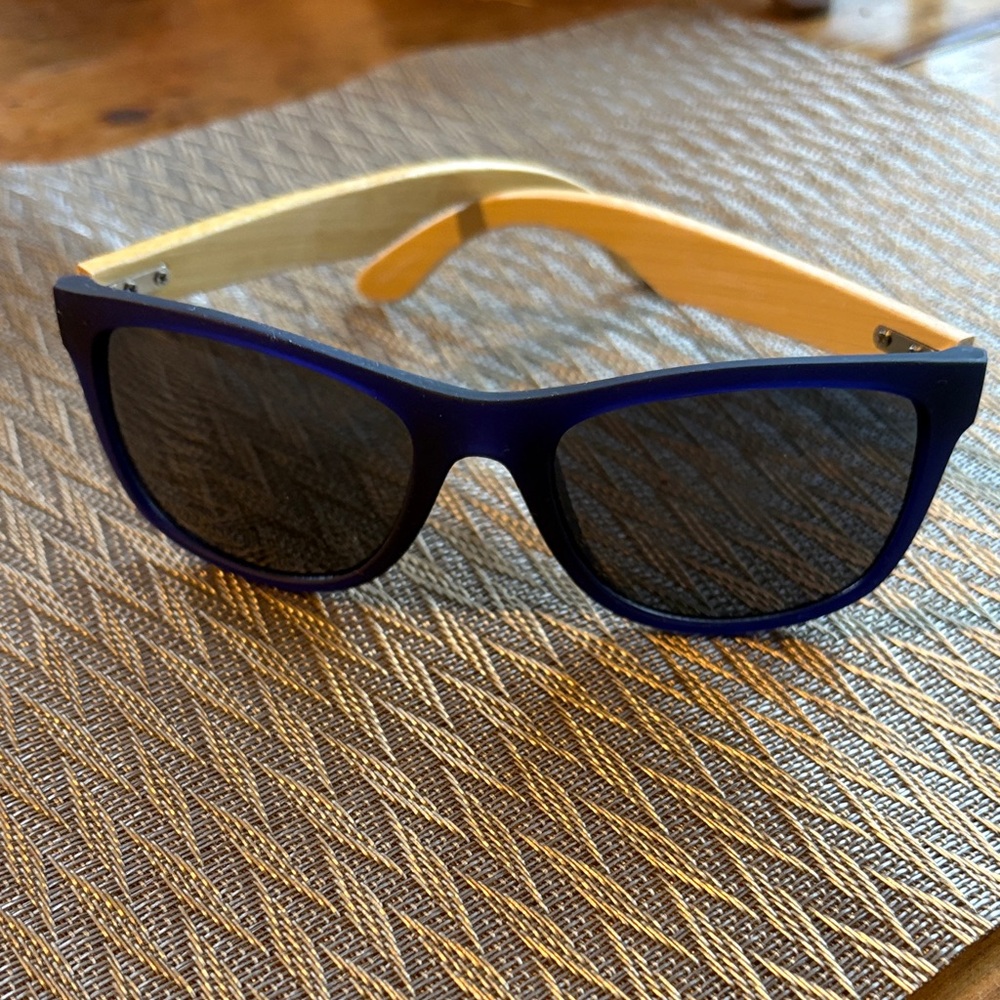 Navy Frame/Wood-Tone Arms Sunglasses